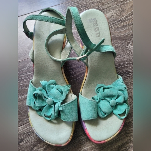 Bravo Browns suede leather wedge sandals in size 7. - Picture 2 of 4